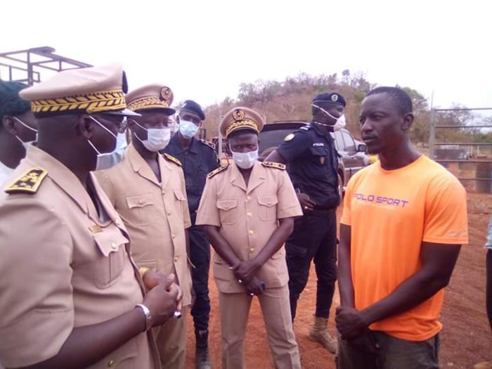 Kédougou / Covid-19 : Après la frontière avec la Guinée, le Gouverneur verrouille celle d'avec le Mali. Kédougou / Covid-19 : Après la frontière avec la Guinée, le Gouverneur verrouille celle d'avec le Mali.