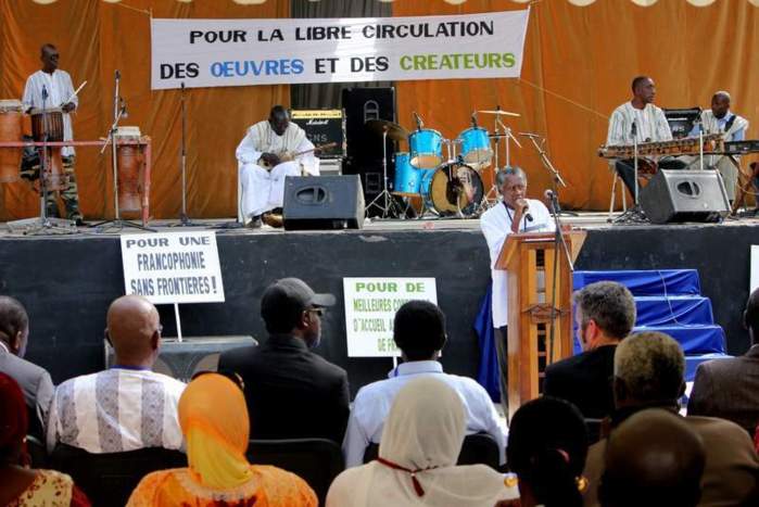 Les acteurs culturels protestent contre les conditions d'obtention du visa .... (PHOTOS)