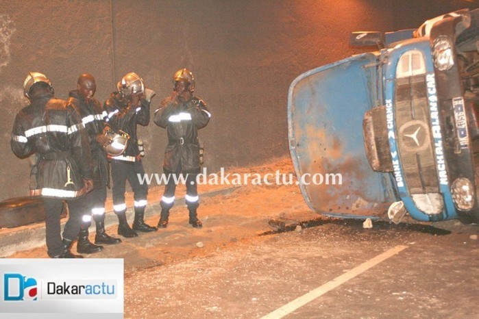 Un camion fou se renverse dans le tunnel de Soumbédioune (PHOTOS)