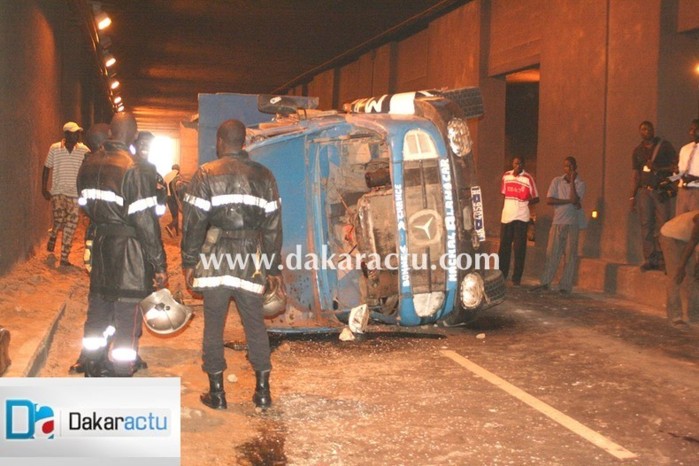 Un camion fou se renverse dans le tunnel de Soumbédioune (PHOTOS)