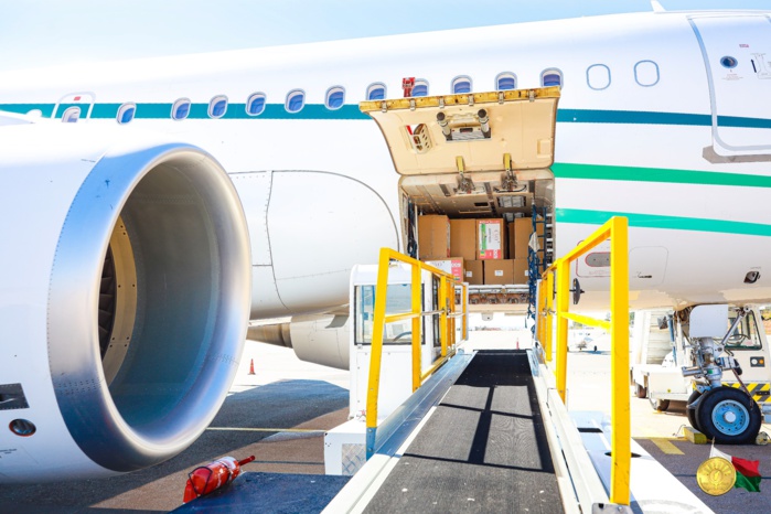 Covid-Organics : les échantillons offerts au Sénégal convoyés par la Guinée Bissau. Covid-Organics : les échantillons offerts au Sénégal convoyés par la Guinée Bissau.