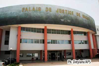 Insolite : Sa femme lui demande le divorce, il se jette par la fenêtre du tribunal