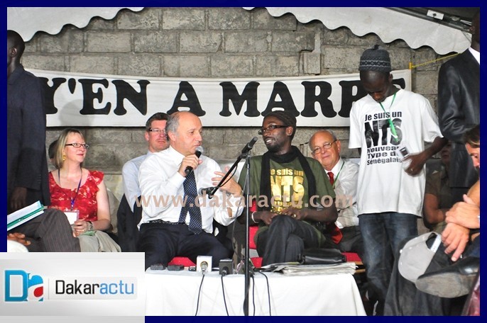Laurent Fabius se rend au siège du mouvement «Y en a marre» (PHOTOS)