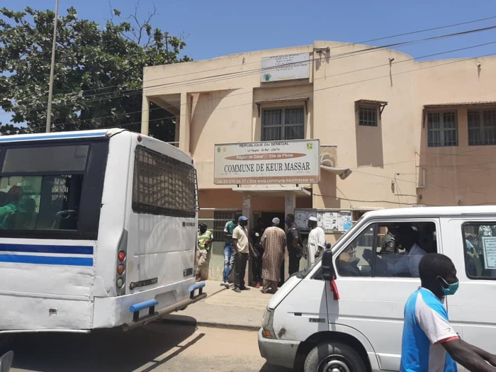Fermeture des marchés : La gendarmerie disperse une foule a Keur Massar.