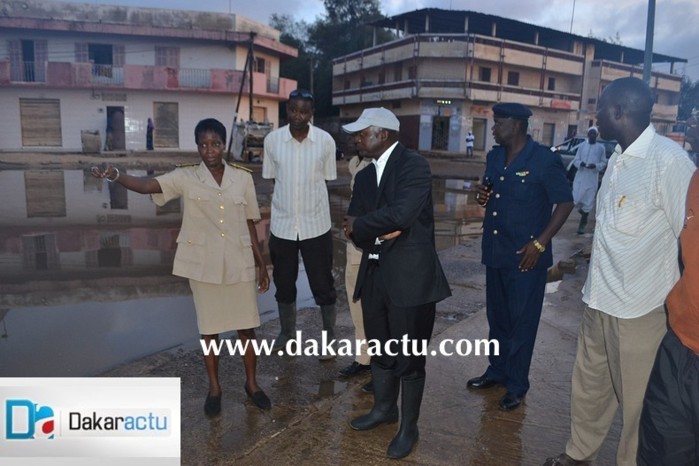 Huit tours d'horloge au ministre Oumar Guèye pour visiter la banlieue dakaroise (PHOTOS)