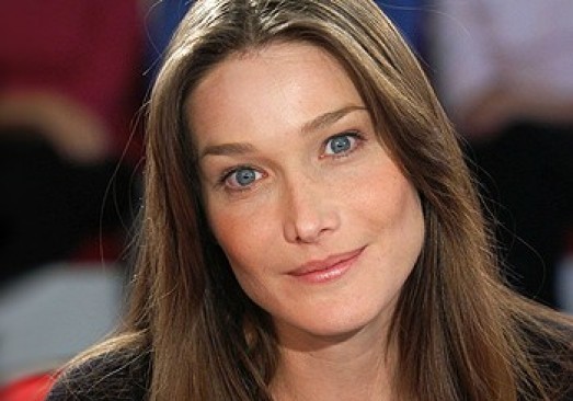 Carla Bruni-Sarkozy porte plainte contre Closer pour atteinte à sa vie privée