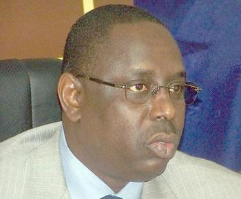 De retour à Dakar, Macky Sall exprime sa compassion