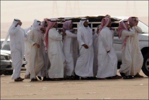 Koweït : il tire en l'air pour célébrer un mariage et tue le marié