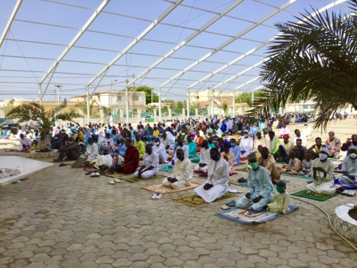 Léona Niassène : Imam Arabi Niass dirige la prière de l'Aïd El Fitr et intervient sur 4 points (images). Léona Niassène : Imam Arabi Niass dirige la prière de l'Aïd El Fitr et intervient sur 4 points (images).