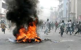 Dernière minute: les jeunes de Keur Mbaye Fall bloquent la nationale 1.