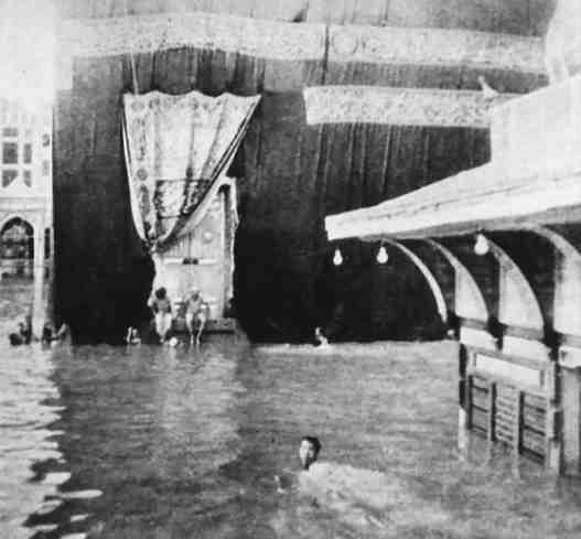 Images de la Kaaba lors de l'inondation de l'an 1365 de l'Hégire