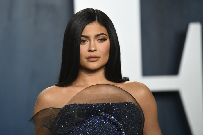 « Forbes » retire son titre de milliardaire à Kylie Jenner, soupçonnée d’avoir menti sur sa fortune.