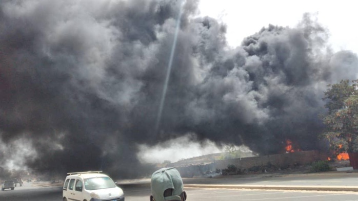 Incendie vers le cimetière Saint-Lazare : Un espace vert vient de prendre feu... Incendie vers le cimetière Saint-Lazare : Un espace vert vient de prendre feu...