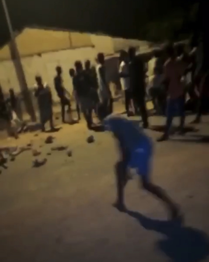 DIOURBEL / Manifestations anti couvre-feu... Des jeunes affrontent la Police à Keur Gou Mack. DIOURBEL / Manifestations anti couvre-feu... Des jeunes affrontent la Police à Keur Gou Mack.