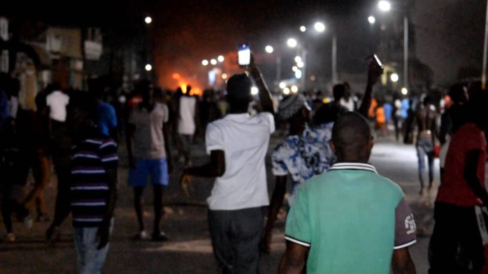 Kaolack : Les manifestations s'intensifient...Plusieurs quartiers touchés. Kaolack : Les manifestations s'intensifient...Plusieurs quartiers touchés.