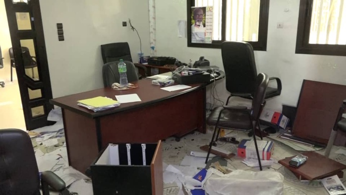 ( IMAGES) Saccage de la Senelec de Touba / Le chef de gestion et contrôle estime les dégâts à  25 millions...05  casseurs déjà arrêtés