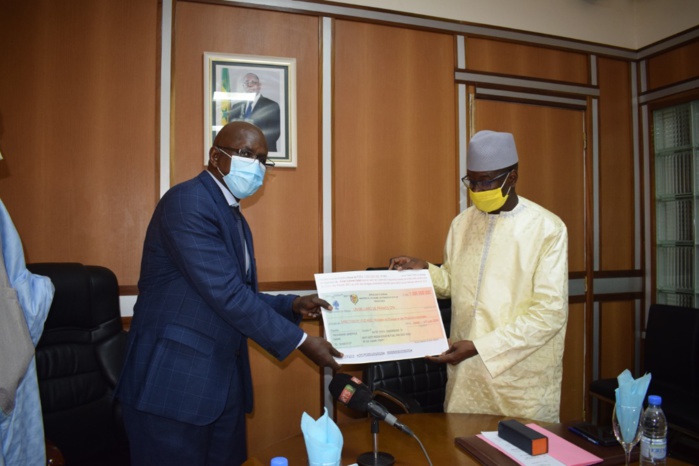 COVID-19 / Contribution aux efforts de l’Etat : Aly Ngouille Ndiaye donne 3,75 milliards.