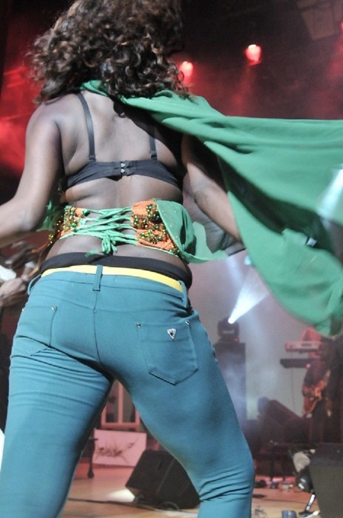 Ndeye Guèye dans ses œuvres, elle exhibe son corps