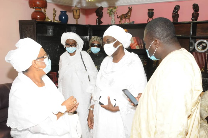 Venue présenter ses condoléances à l’occasion du rappel à Dieu de sa mère : Soham El Wardini salue le parcours de Mimi Touré. Venue présenter ses condoléances à l’occasion du rappel à Dieu de sa mère : Soham El Wardini salue le parcours de Mimi Touré.