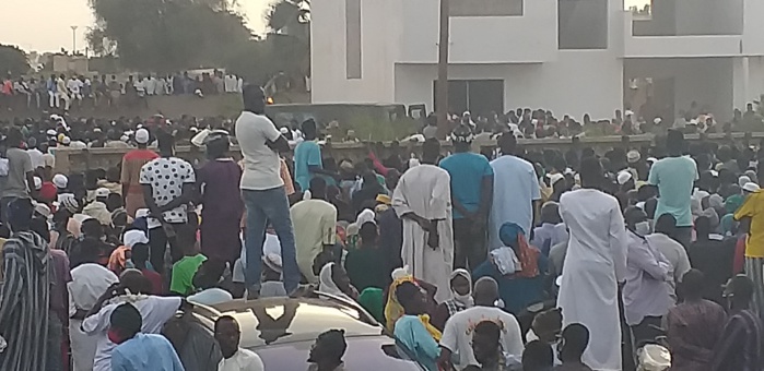 Tivaouane : Le Khalife des Tidianes accompagne son defunt frère Pape Malick Sy jusqu'à sa dernière&nbsp;demeure à Ndiandakhoune.