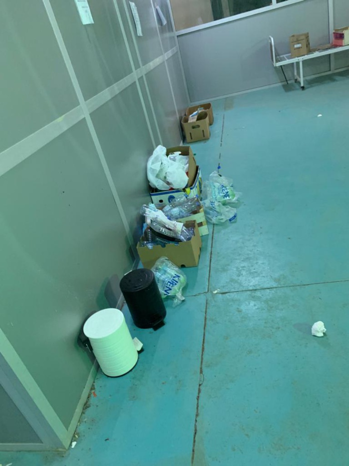 Les images insoutenables du Hangar des Pèlerins de l'aéroport Léopold Sédar Senghor après la grève des agents du nettoyage : Coronavirus rime-t-il avec insalubrité ? Les images insoutenables du Hangar des Pèlerins de l'aéroport Léopold Sédar Senghor après la grève des agents du nettoyage : Coronavirus rime-t-il avec insalubrité ?