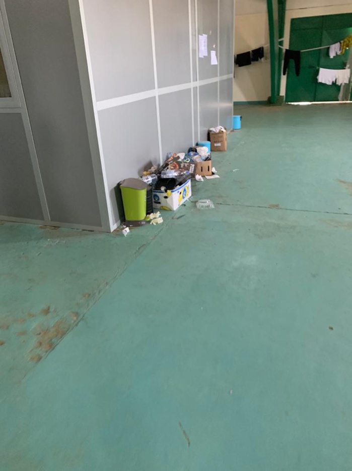 Les images insoutenables du Hangar des Pèlerins de l'aéroport Léopold Sédar Senghor après la grève des agents du nettoyage : Coronavirus rime-t-il avec insalubrité ? Les images insoutenables du Hangar des Pèlerins de l'aéroport Léopold Sédar Senghor après la grève des agents du nettoyage : Coronavirus rime-t-il avec insalubrité ?