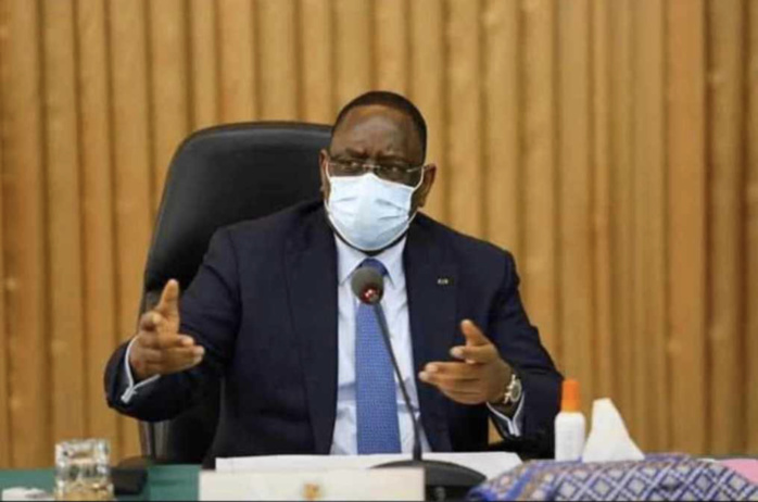 SÉNÉGAL : Le président Macky Sall sort de la quarantaine après deux semaines et deux tests négatifs.