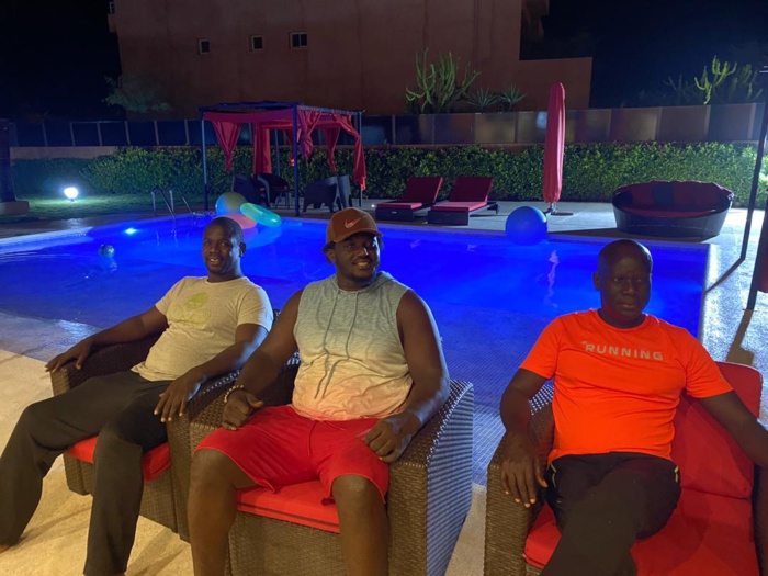 Retrouvailles : Balla Gaye 2 rend visite à Malick Gakou à sa résidence à Saly.