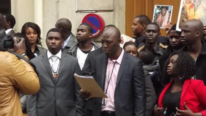 Dernière minute : Le Consulat du Sénégal à Paris envahi par les thiantacounes. (PHOTOS)