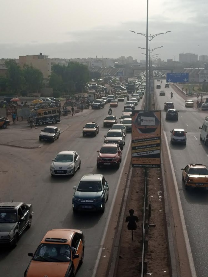 Scènes de vie. Patte d'oie ou le point névralgique de la mobilité (Par Samba Ardo) Scènes de vie. Patte d'oie ou le point névralgique de la mobilité (Par Samba Ardo)