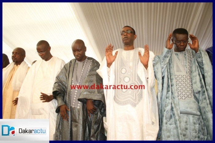 Les ministres de la Peche(Pape Diouf), de la Culture(Youssou Ndour) et de l'Energie(Aly Ngouye Ndiaye)  ont tous prié à Mazalikoul Jinnane