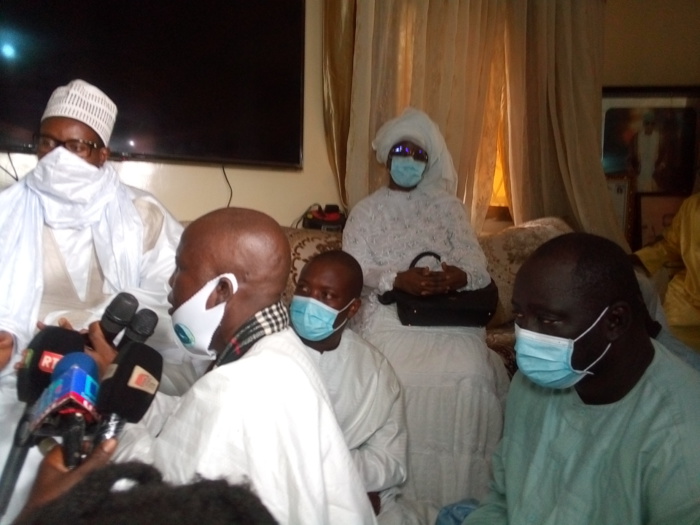 Présentation de condoléances : Serigne Bassirou Mbacké Abdou Khadre à Médina Baye. Présentation de condoléances : Serigne Bassirou Mbacké Abdou Khadre à Médina Baye.