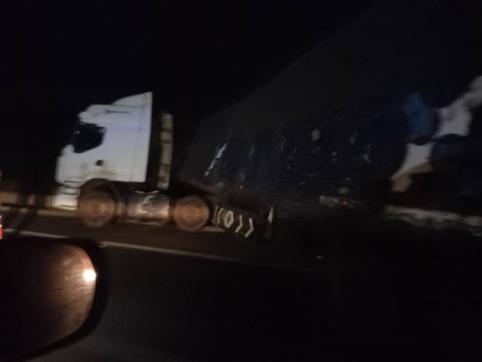 Autoroute à péage : Un camion dérape et bloque la circulation... Autoroute à péage : Un camion dérape et bloque la circulation...