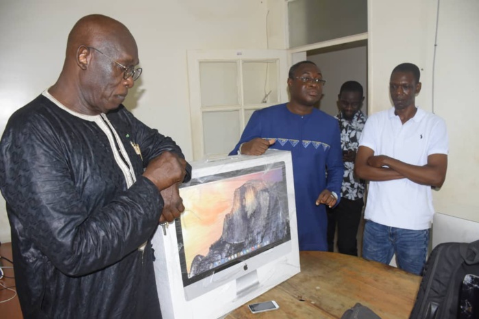 Saccage du journal « Les Échos » : Baba Tandian condamne, se propose en médiateur et offre un ordinateur à la rédaction Saccage du journal « Les Échos » : Baba Tandian condamne, se propose en médiateur et offre un ordinateur à la rédaction