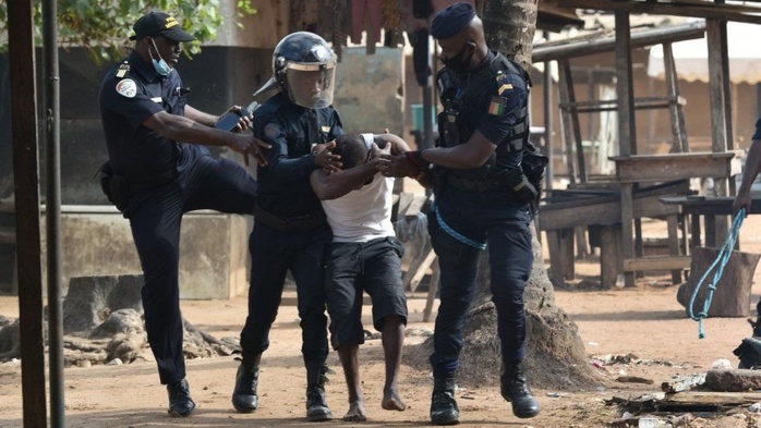 Manifestations contre le 3ème mandat d’Alassane Ouattara en Côte d’Ivoire : La police a arrêté plusieurs manifestants.