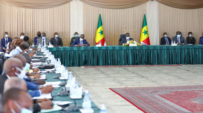 PALAIS : Le président Macky Sall préside un conseil présidentiel sur le logement.