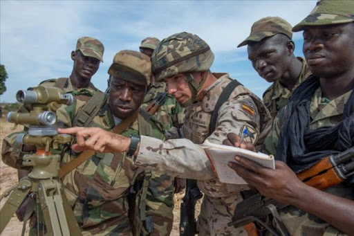 Coup  d'État au Mali / L’Union Européenne suspend les missions EUTM et EUCAP.