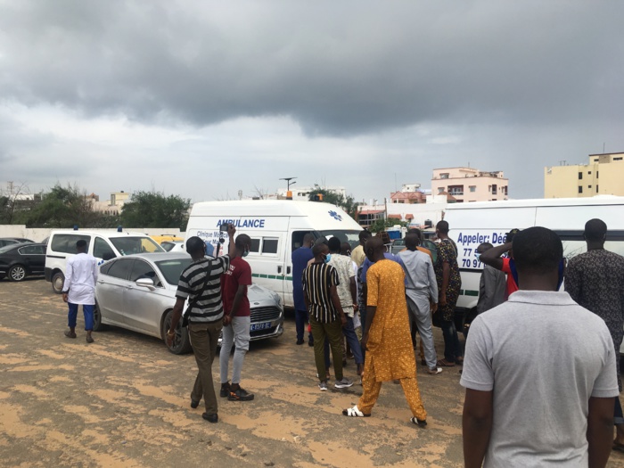 Inhumation : Les dépouilles de Djibril Ndiol et sa famille sont arrivées au cimetière de Yoff. Inhumation : Les dépouilles de Djibril Ndiol et sa famille sont arrivées au cimetière de Yoff.