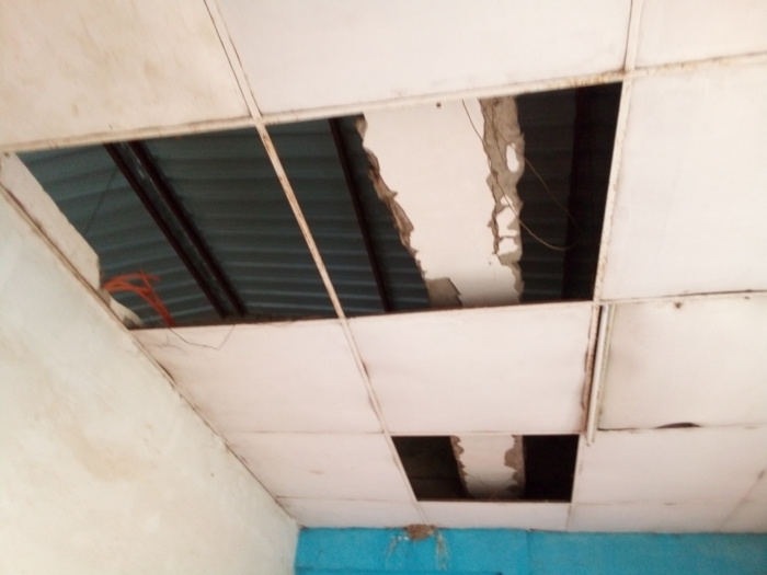 CEM Djim Momar Guèye de Kaolack : Le bâtiment de l'école menace ruine... La pollution sonore tympanise les occupants. CEM Djim Momar Guèye de Kaolack : Le bâtiment de l'école menace ruine... La pollution sonore tympanise les occupants.