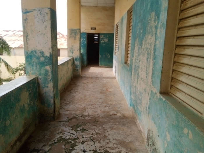 CEM Djim Momar Guèye de Kaolack : Le bâtiment de l'école menace ruine... La pollution sonore tympanise les occupants. CEM Djim Momar Guèye de Kaolack : Le bâtiment de l'école menace ruine... La pollution sonore tympanise les occupants.