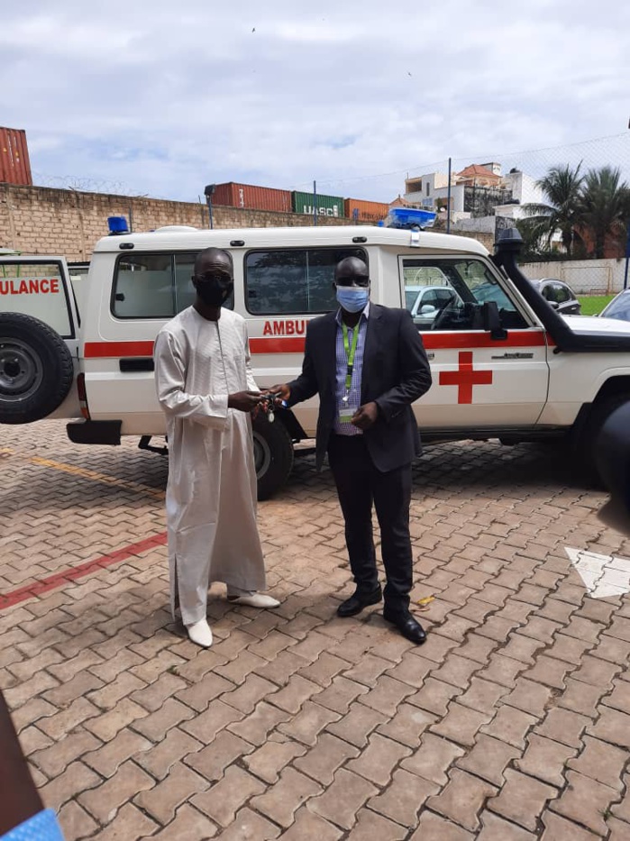 Kédougou / Covid-19 : La SGO et VIVO Energy Sénégal offrent une ambulance médicalisée au poste de santé de TENKOTO et appuient les étudiants de SABODALA.