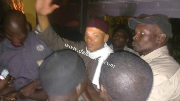 3 heures 31 minutes, la sortie de Karim Wade des locaux de la Section de recherches. (Images)