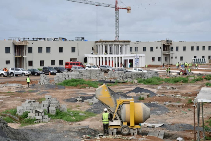Construction de l'hôpital régional de Kaffrine / Abdoulaye Diouf Sarr : « Le chef de l'État devrait effectivement inaugurer cet hôpital en fin décembre début janvier... » Construction de l'hôpital régional de Kaffrine / Abdoulaye Diouf Sarr : « Le chef de l'État devrait effectivement inaugurer cet hôpital en fin décembre début janvier... »