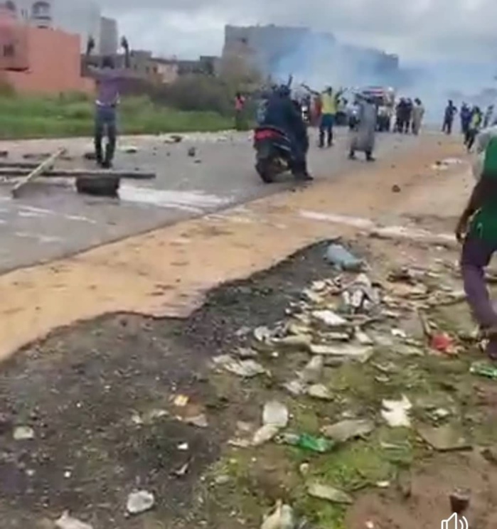 Inondations : Affrontements entre forces de l’ordre et populations à Jaxaay.