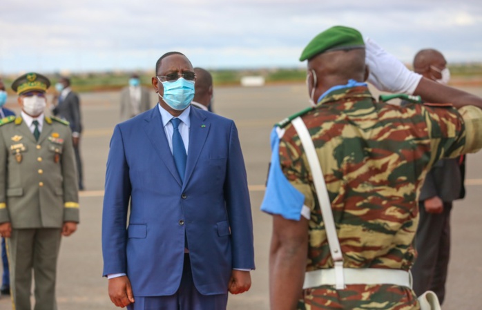 57ème session ordinaire de la CEDEAO : Le président Macky Sall est arrivé à Niamey (Niger). 57ème session ordinaire de la CEDEAO : Le président Macky Sall est arrivé à Niamey (Niger).
