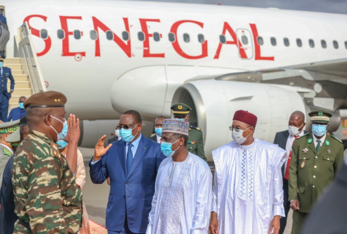 57ème session ordinaire de la CEDEAO : Le président Macky Sall est arrivé à Niamey (Niger). 57ème session ordinaire de la CEDEAO : Le président Macky Sall est arrivé à Niamey (Niger).
