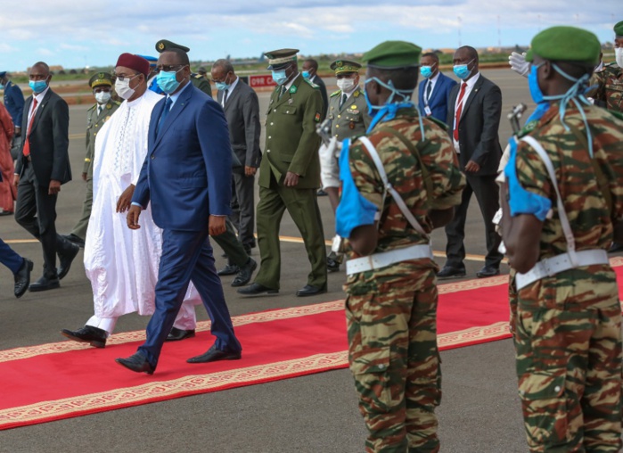 57ème session ordinaire de la CEDEAO : Le président Macky Sall est arrivé à Niamey (Niger). 57ème session ordinaire de la CEDEAO : Le président Macky Sall est arrivé à Niamey (Niger).