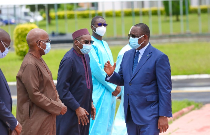57ème session ordinaire de la CEDEAO : Le président Macky Sall est arrivé à Niamey (Niger). 57ème session ordinaire de la CEDEAO : Le président Macky Sall est arrivé à Niamey (Niger).