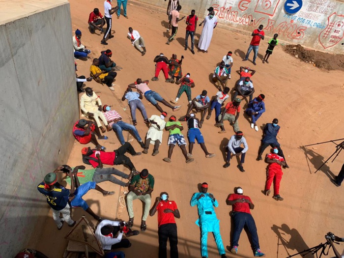 Décès Bassirou Sarr : L'Hommage inédit des jeunes de Guinaw Rails Sud (Images) Décès Bassirou Sarr : L'Hommage inédit des jeunes de Guinaw Rails Sud (Images)