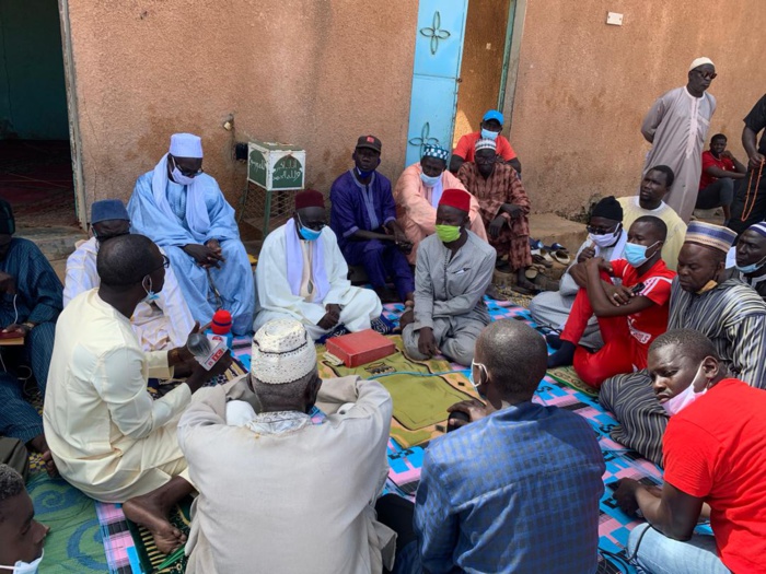 Décès Bassirou Sarr : L'Hommage inédit des jeunes de Guinaw Rails Sud (Images) Décès Bassirou Sarr : L'Hommage inédit des jeunes de Guinaw Rails Sud (Images)
